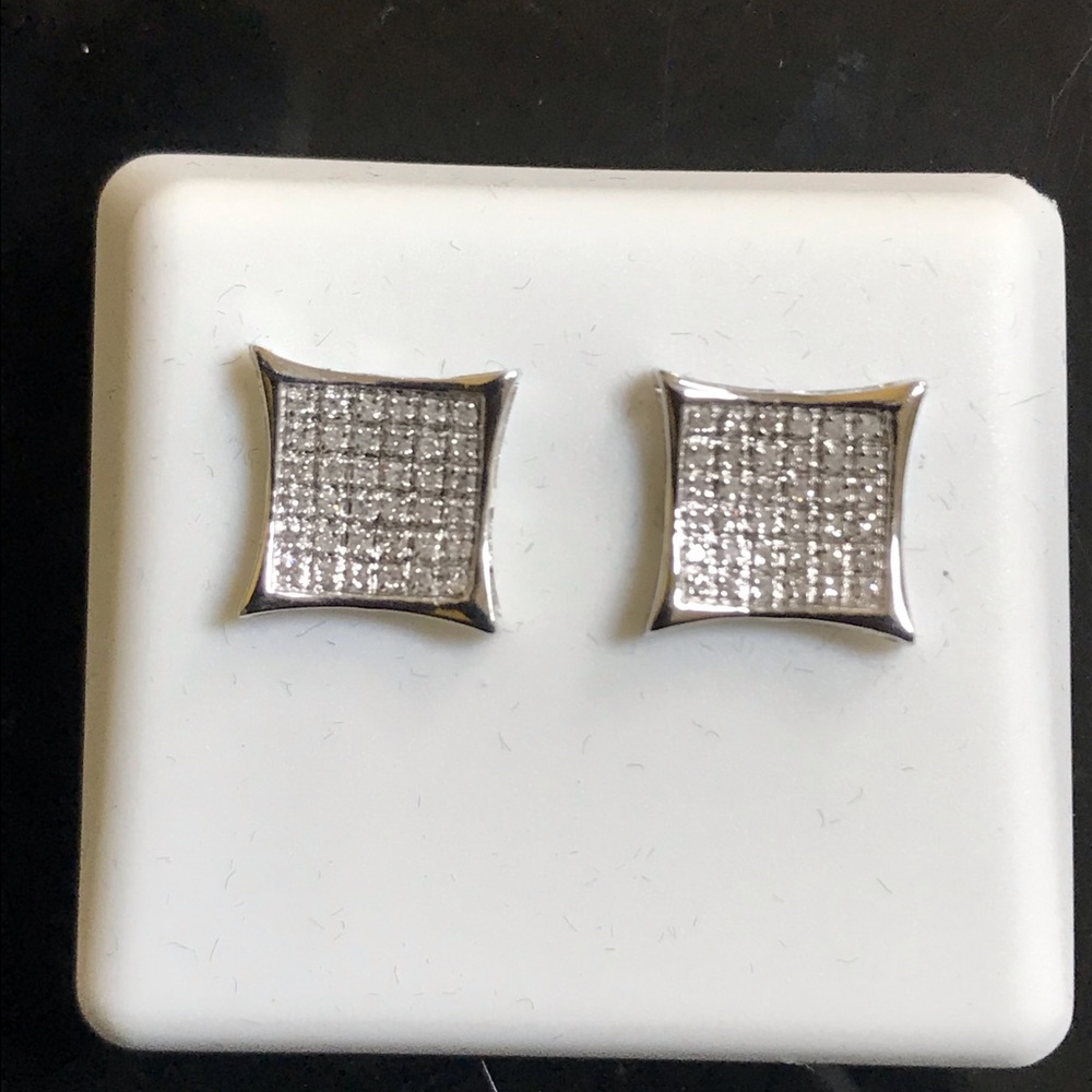 1/14 ctw Diamond Earrings